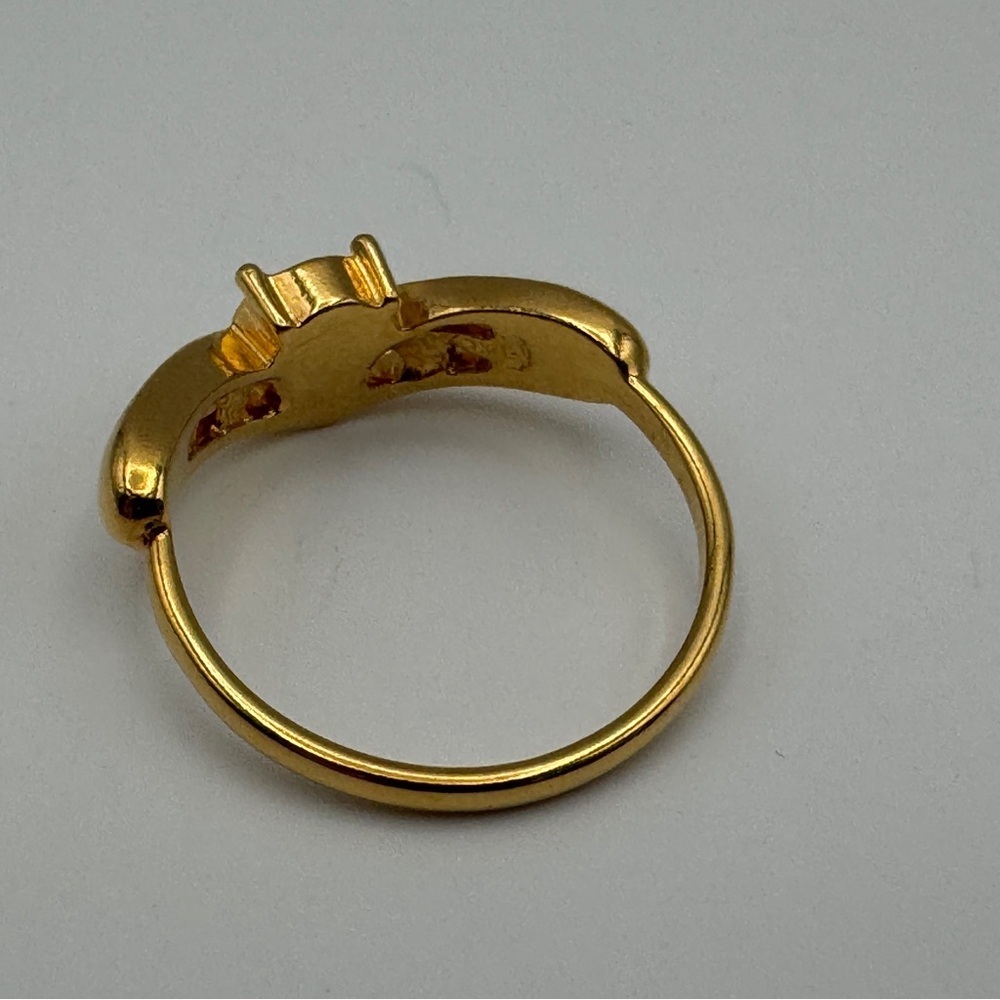 Avon Gold Tone Ring Blue Teardrop Simulated Gemstone Size 8 Vintage Style - Picture 2 of 6